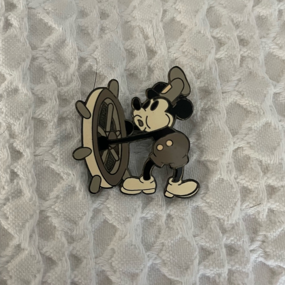 Disney Lanyard Pin | Steamboat Willie